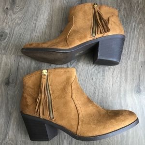 Soda Like New Tan Heeled Ankle Booties 11